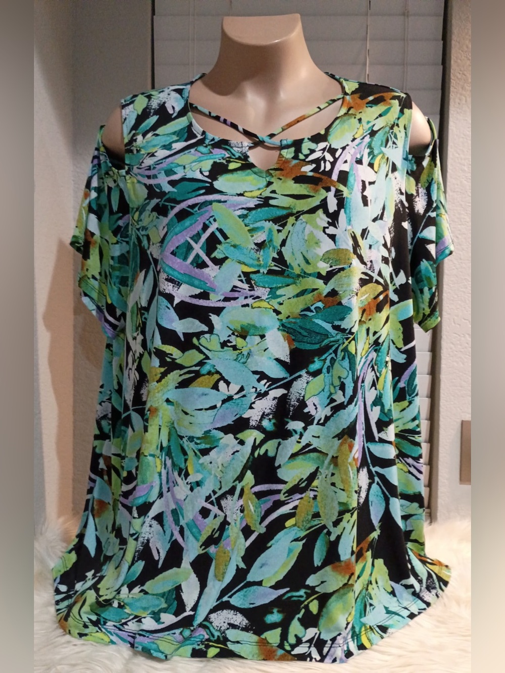 Catherines Women’s 4X Cold  Shoulder Top